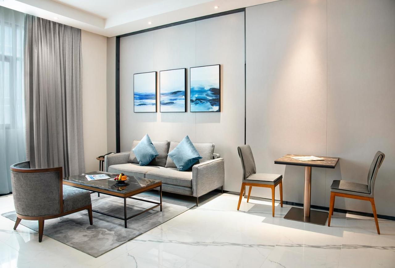 Asiana Grand Hotel Dubai Bagian luar foto A living room at the hotel