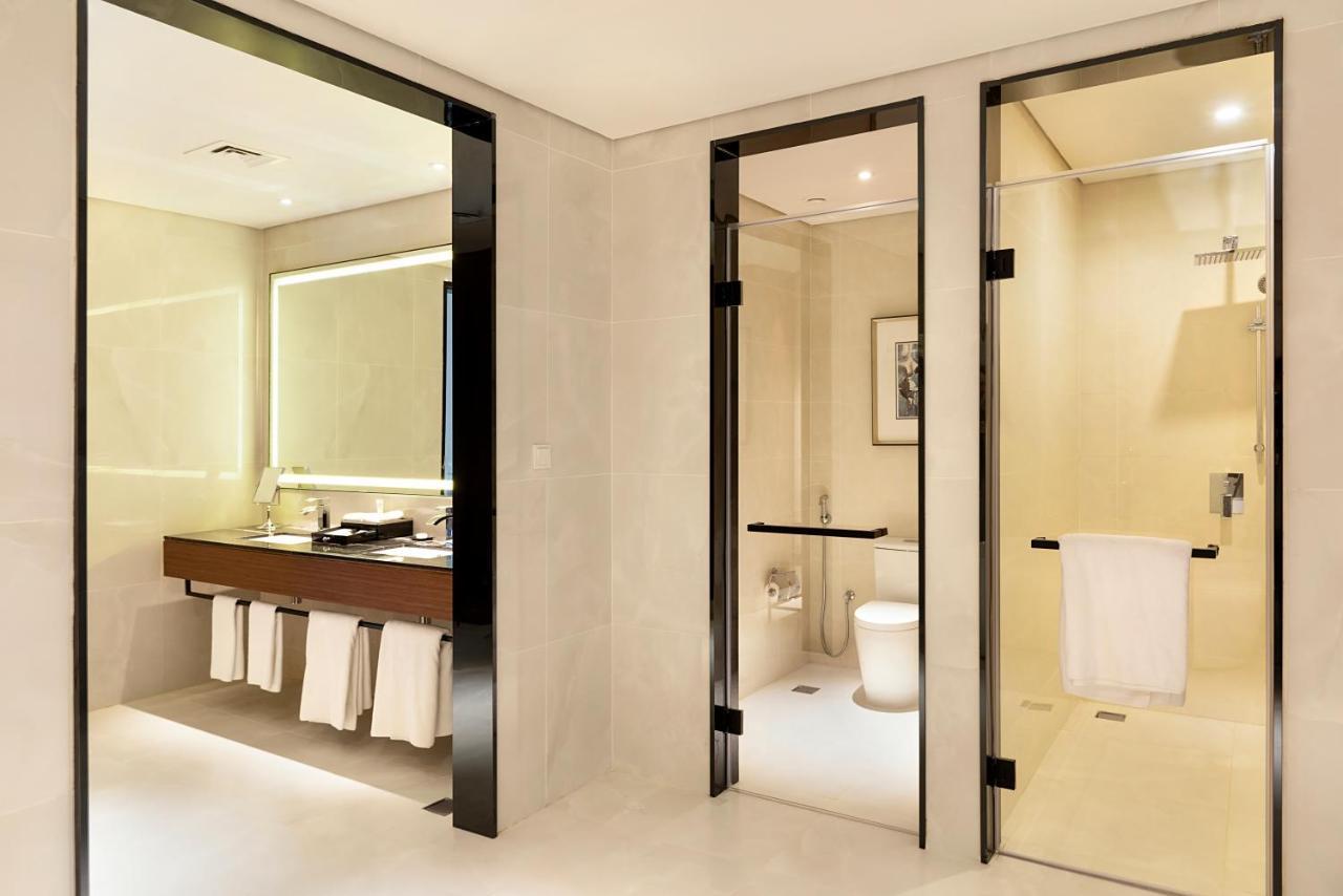 Asiana Grand Hotel Dubai Bagian luar foto A bathroom with a shower room