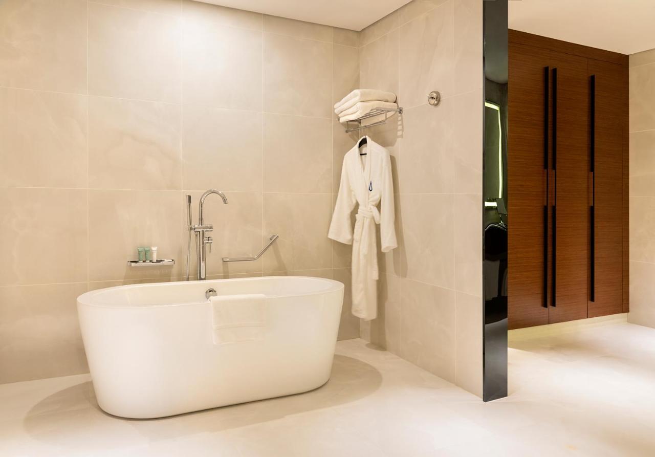 Asiana Grand Hotel Dubai Bagian luar foto A freestanding bathtub