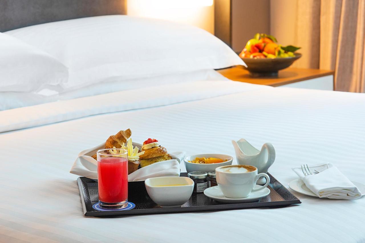 Asiana Grand Hotel Dubai Bagian luar foto Room service
