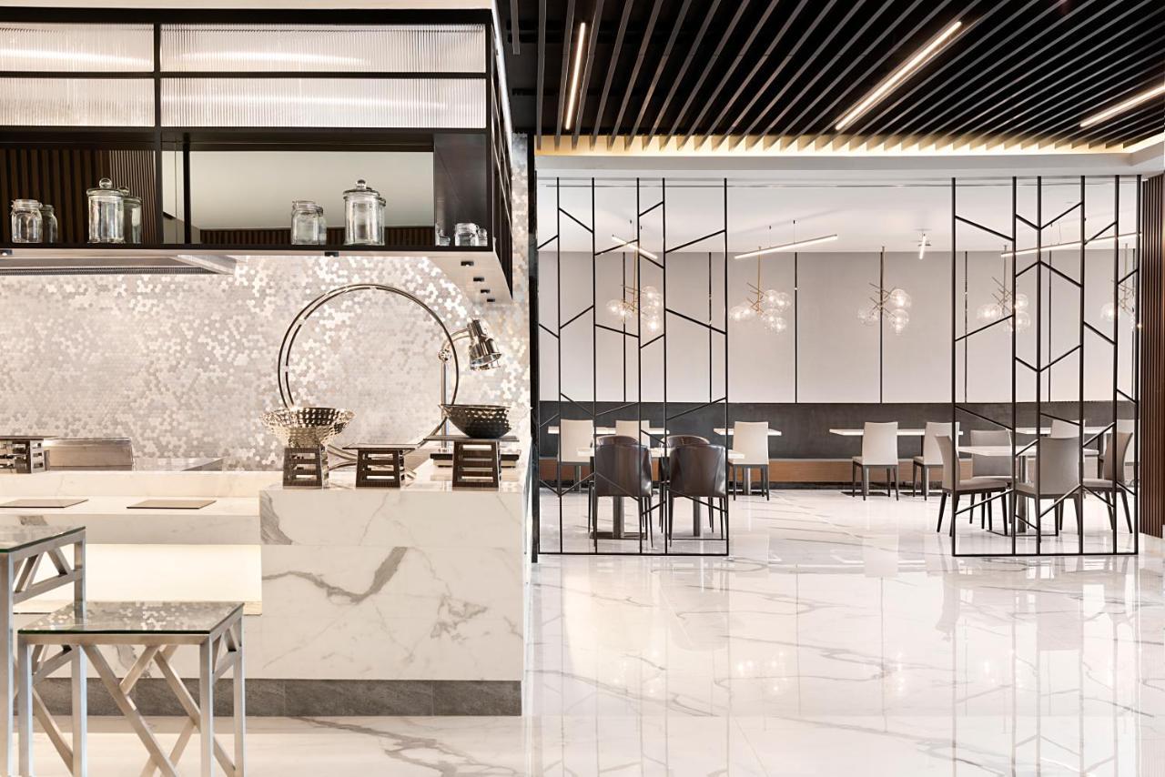 Asiana Grand Hotel Dubai Bagian luar foto The interior of the restaurant