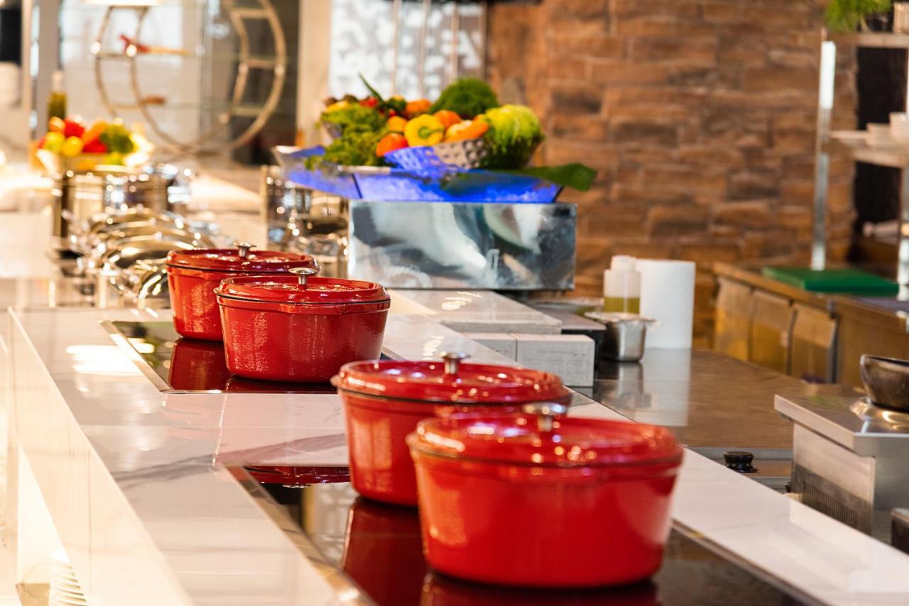 Asiana Grand Hotel Dubai Bagian luar foto Le Creuset cast iron cookware
